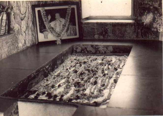 meher baba samadhi entombment internment Feb 1969 at meherabad